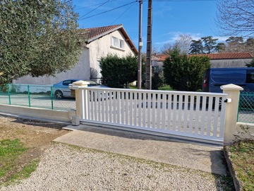 Pose de portail coulissant de notre partenaire Corrèze Fermetures dans le secteur de Revel