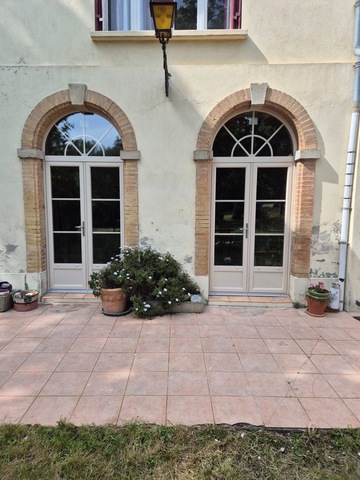 Pose de deux portes-fenêtres sur la commune de Saint Papoul