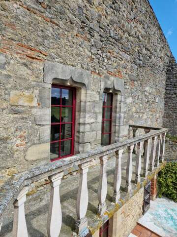 Château à Villefranche-de-Lauragais : Rénovez son charme avec la pose de 21 fenêtres haut de gamme