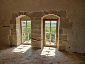 Château à Villefranche-de-Lauragais : Rénovez son charme avec la pose de 21 fenêtres haut de gamme