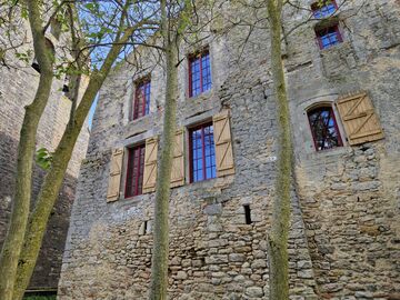 Château à Villefranche-de-Lauragais : Rénovez son charme avec la pose de 21 fenêtres haut de gamme