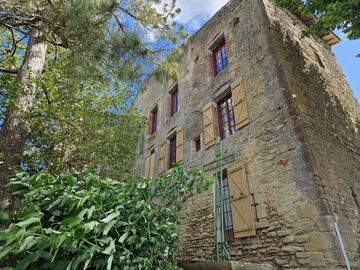 Château à Villefranche-de-Lauragais : Rénovez son charme avec la pose de 21 fenêtres haut de gamme