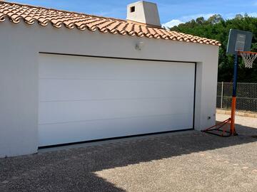 Pose d'une porte de garage sectionnelle de 5 m Castelnaudary